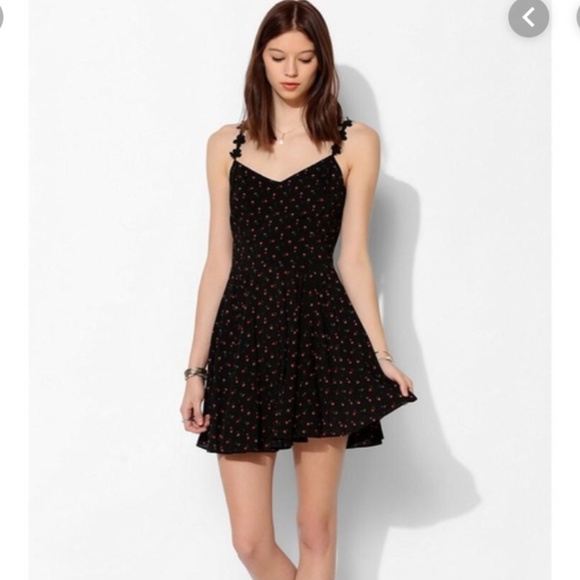 Kimchi Blue Dresses & Skirts - Kimchi Blue Floral Ditsy Daisy LaceUp Dress